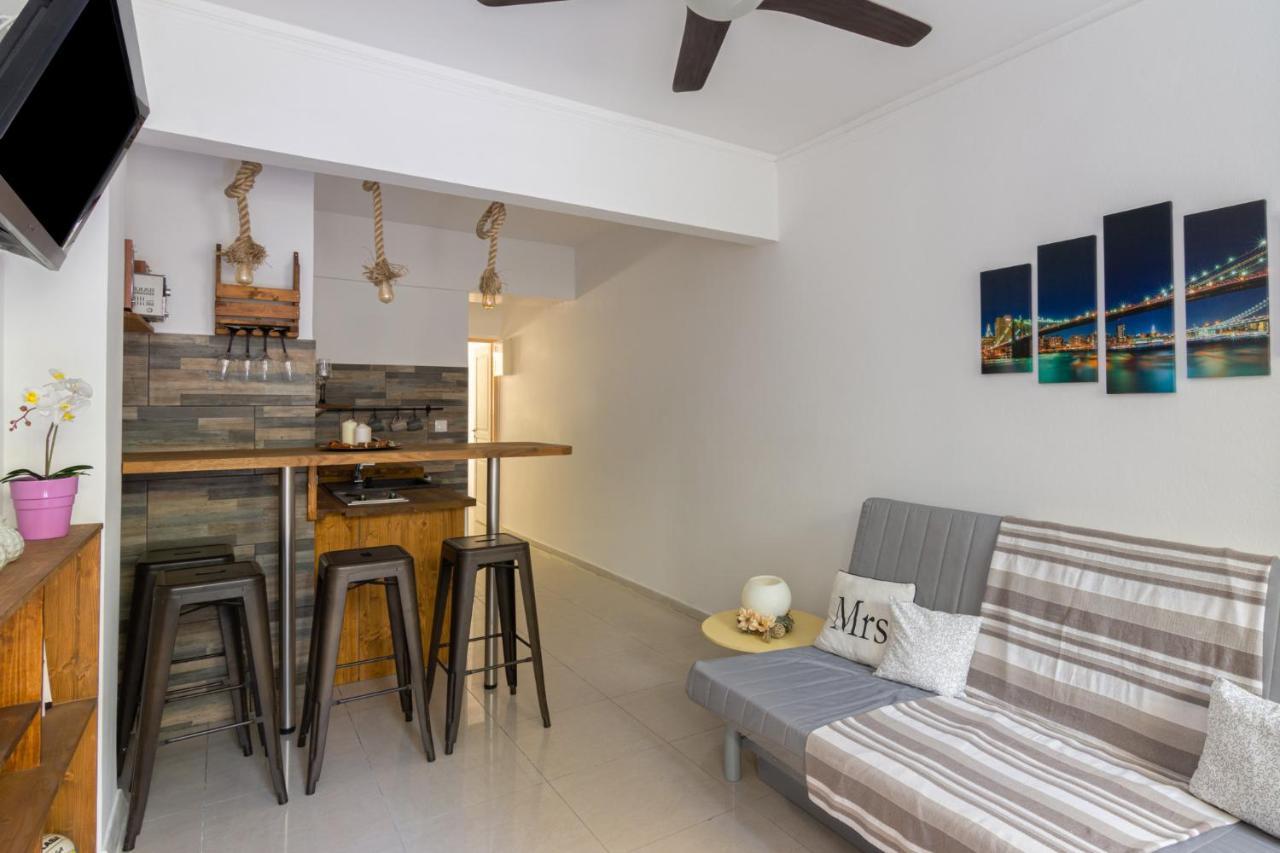 Comfy Apartment Close To Floisvos Beach Athens Exterior photo